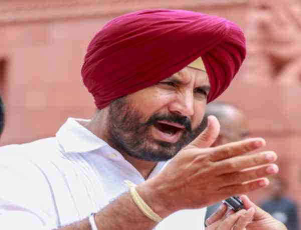 Punjab Congress condemns youth's detention for waving black flag at CM Mann