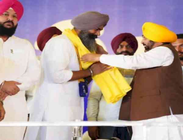 Punjab Congress questions AAP over induction of Nabha jailbreak convict into party