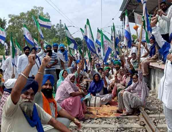 Farmers block Mallanwala rail track, 20 trains affected