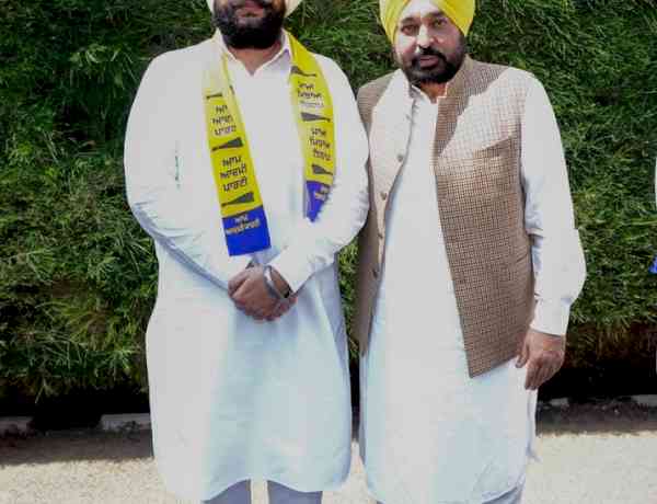 Major Boost for Aam Aadmi Party in Jalandhar; Akali Leader Rantej Singh Powar Joins AAP