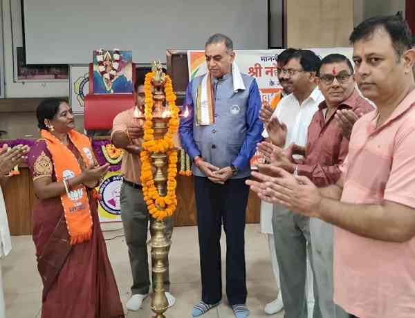 Senior BJP leader Sanjay Tandon inaugurates health camp, listens to 138th episode of ‘Mann Ki Baat’