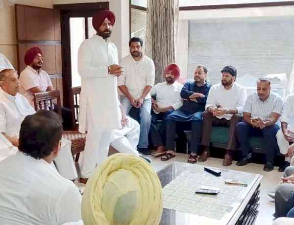 Warring calls for aggressive Congress campaign to oust AAP government in Punjab