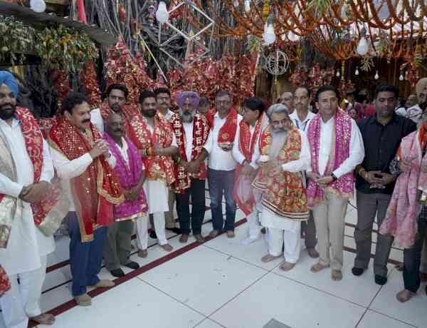 Pargat Singh Pays Obeisance at Shri Mata Chintpurni Shrine on the Auspicious Occasion of Ashtami