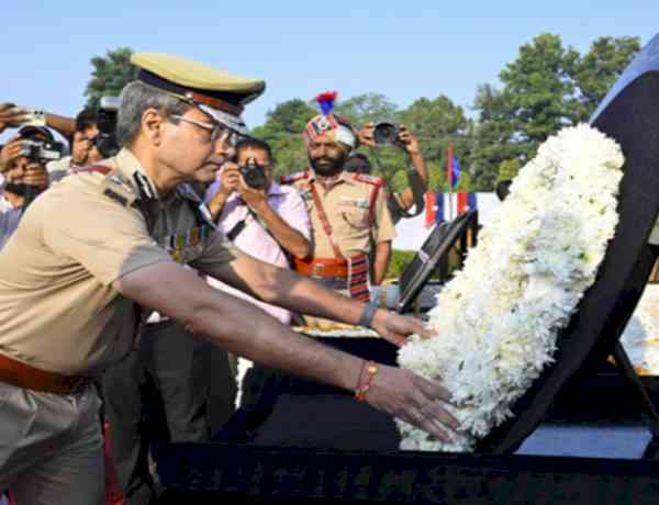 Punjab DGP lays wreaths at Police Martyrs’ Memorial in Jalandhar