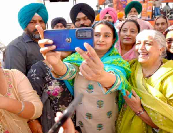 Organise ‘thikri pehra’ to curb drug trafficking in Punjab: Harsimrat Badal  