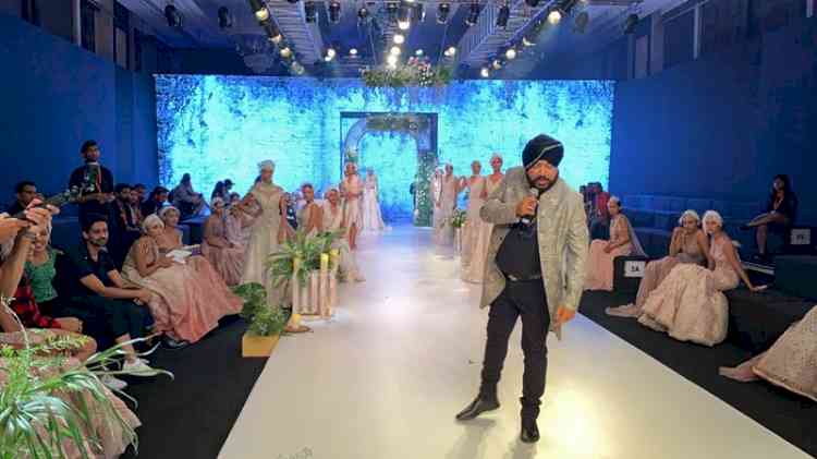 Showstopper Daler Mehndi at Bombay Times Fashion Week