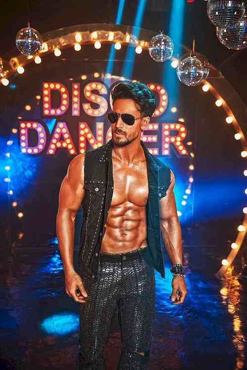 Tiger Shroff pulls off the shoot of the iconic song “I am a Disco Dancer” 