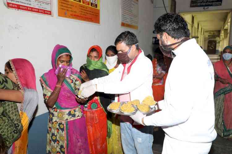 Narayan Seva Sansthan extended help by offering 1.80 lakh to lives of mother and baby in premature delivery 