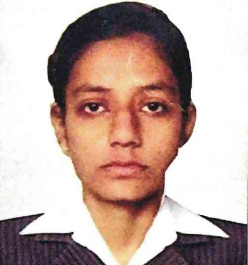 Maneep Kaur of Lyallpur Khalsa College bags 1st position in university exams 