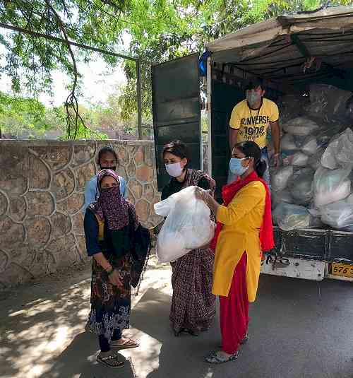 Sunaayy Foundation in support of Young Indians reaches poor daily wage labourers with relief material