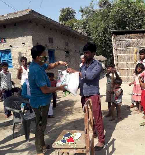 Elan Group provides free 15-day ration to daily wage labourers in East Champaran in Bihar