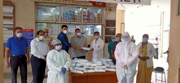Covid 19: Punjab Youth Development Board donates PPE Kits to health department