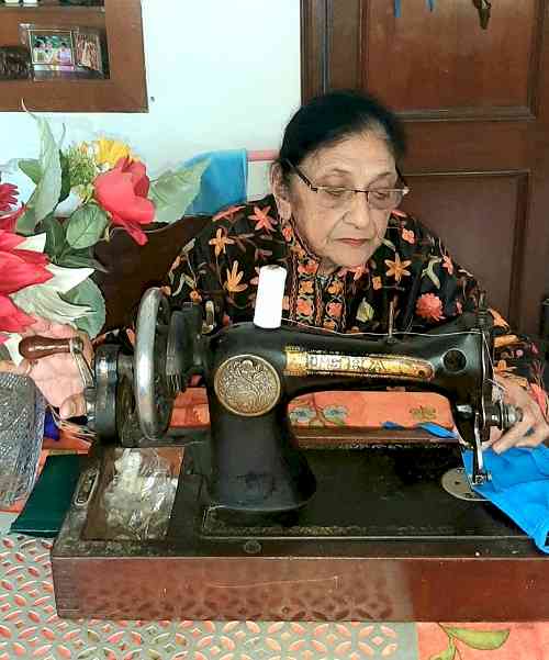 CORONA WARRIOR - 88 YEAR YOUNG PUNJABI LADY STITCHES  MASKS FOR POOR