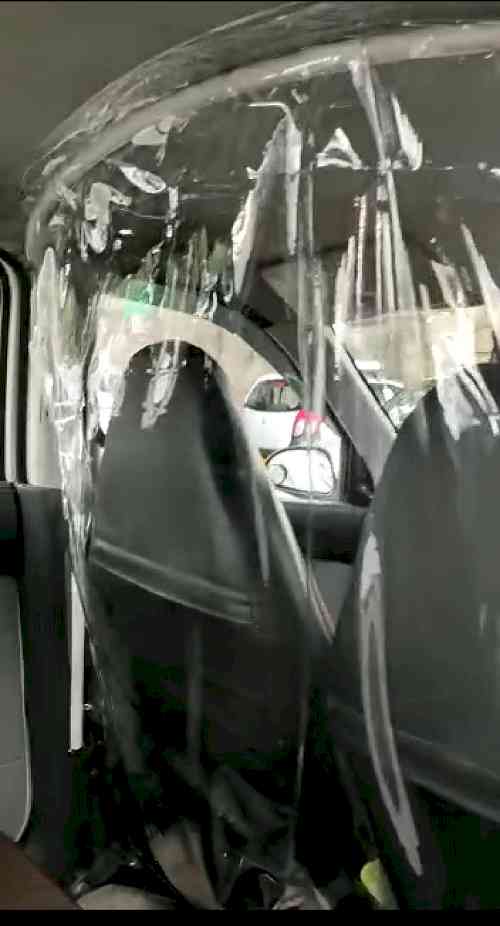 Screen in taxi to break corona spread