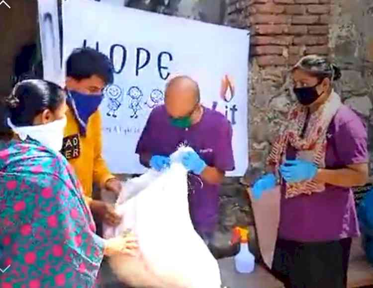 Celebrities hails food distribution program of Hope B~Lit on Mother’s Day 