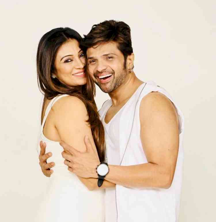 Himesh composes beautiful classic romantic song called Aashna for his wife Sonia on their second anniversary
