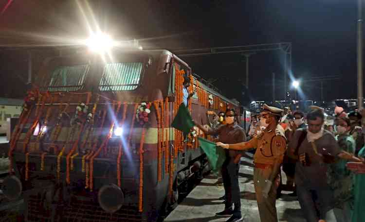 100th train departs from Ludhiana, till date, more than 1.20 lakh migrants left for their home states