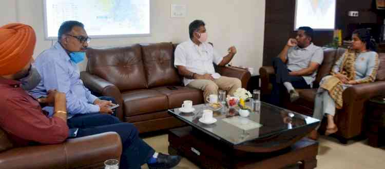 MP Manish Tewari meets DC SAS Nagar