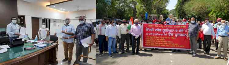 Trade unions hold joint protest, demand ease of travel of workers to their native places