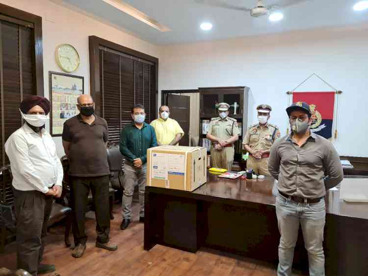 CICU and CII donate ventilator to Punjab Police