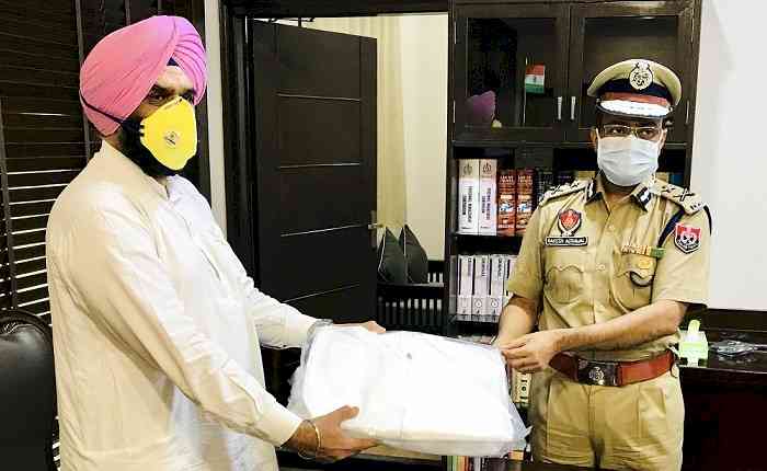Amarjeet Singh Tikka donates 350 PPE kits to Ludhiana police