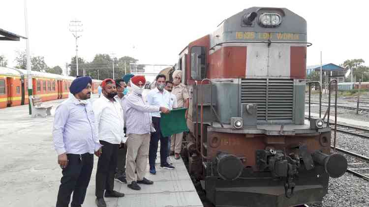 15th ‘shramik express’ with 1600 migrants onboard leaves for Bihar from Ferozepur Cantt railway station   