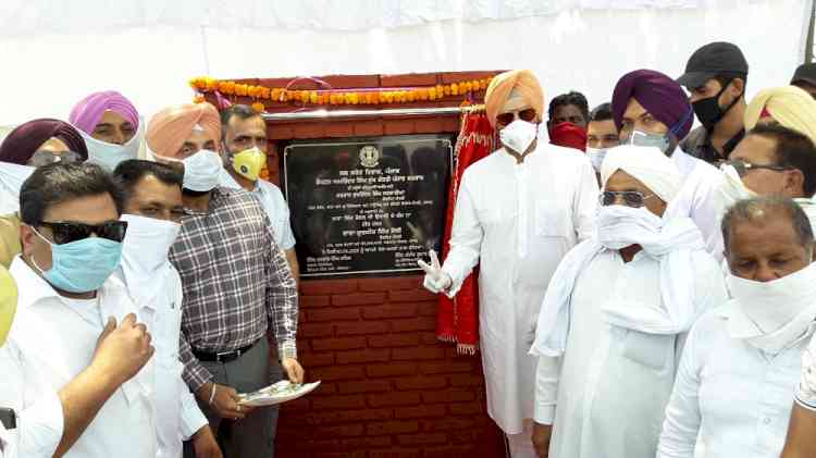 Rana Sodhi fulfills 15 years old demand of villages by laying foundation stone of Rana Channel Link
