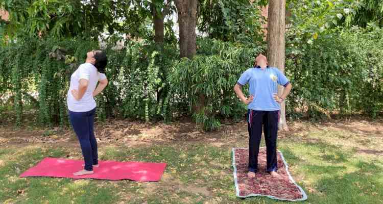 One week long live yoga session kick starts in Home Science College
