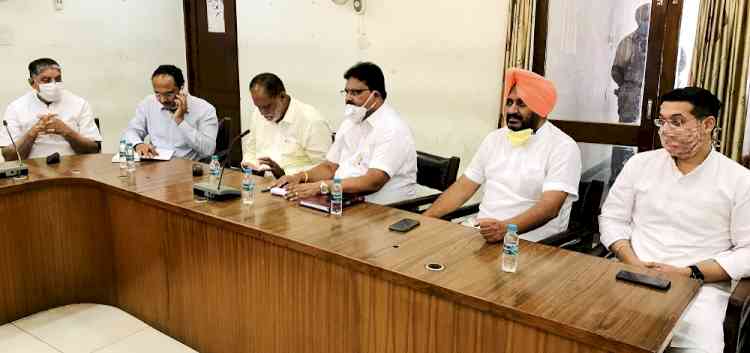 Ashu reviews development issues with DC Ludhiana and MC Commissioner