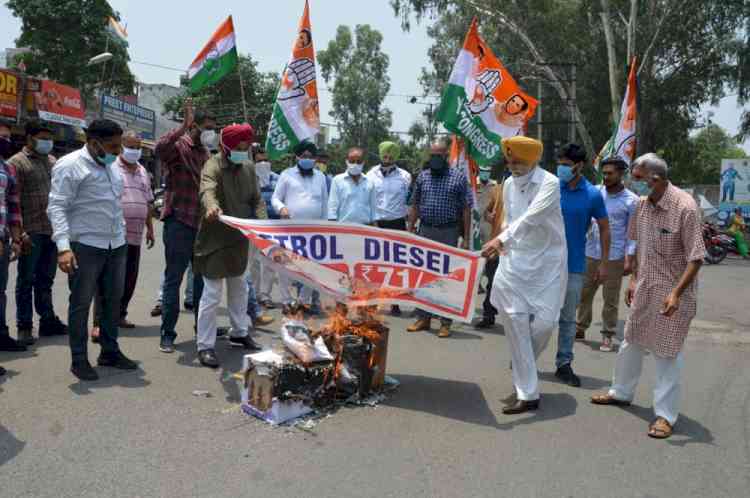 Modi government must roll back the price hike on fuel: Rajinder Beri, Angad Dutta