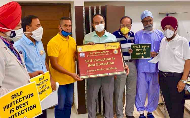 DC Ludhiana kicks off self-safety slogan drive against covid-19 in Ludhiana  