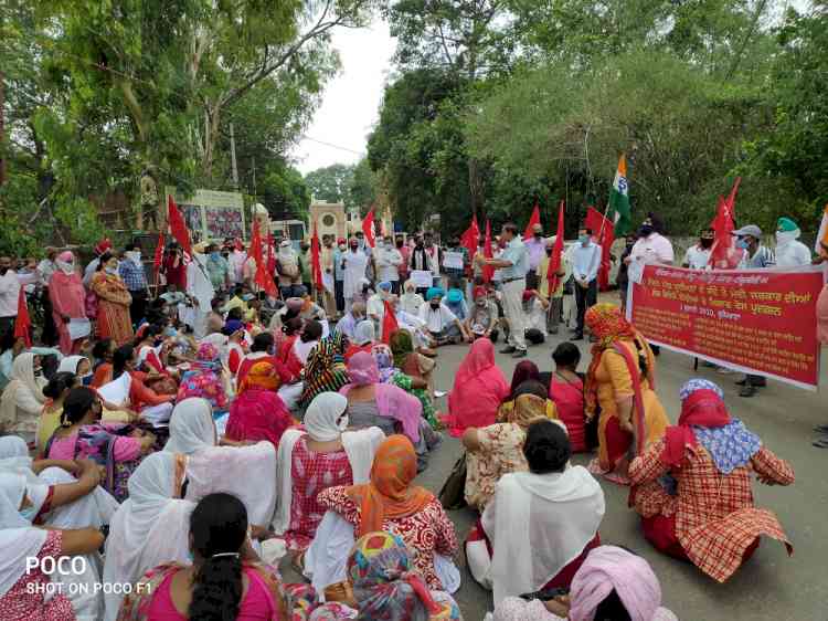 Central Trade Unions hold joint protest against anti-people policies of government