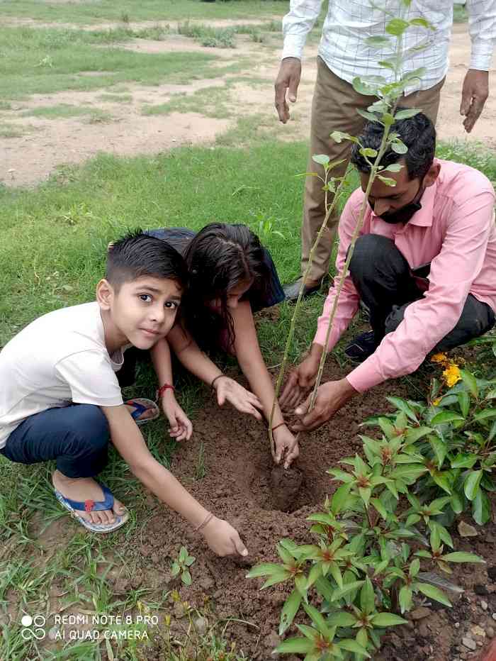 A special child plants trees at PU