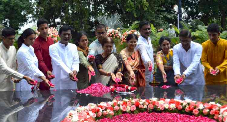 Rich tributes paid to former Union Minister Jaipal Reddy on his 1st death anniversary today