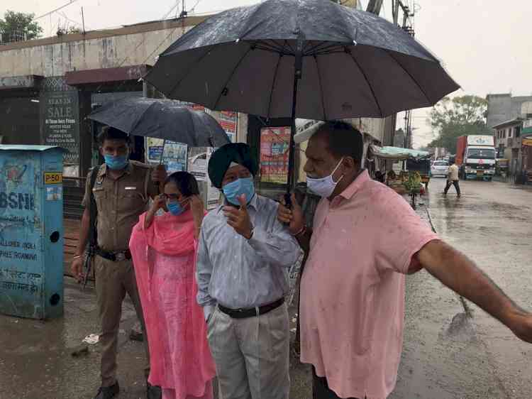 Mayor Balkar Singh Sandhu pull up NHAI officials over water accumulation near Sherpur Chowk on GT road
