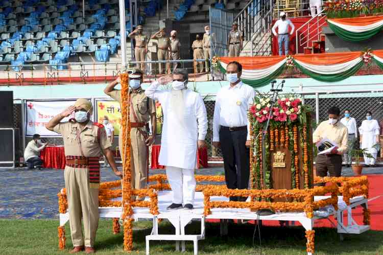 Cabinet Minister Bharat Bhushan Ashu unfurls tricolour at Ludhiana 