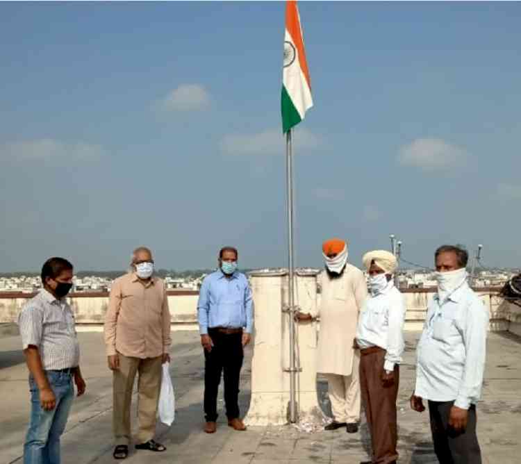 Staff and retirees of BSNL celebrate 74th I-Day in premises of Rishi Nagar Telephone Exchange