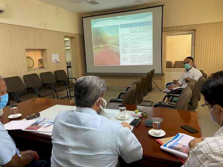 Bharat Bhushan Ashu reviews projects under Ludhiana Smart City 