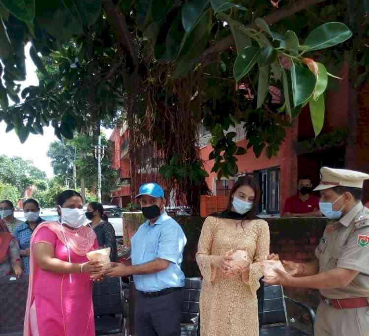 UT Forester Prabhunath Shahi organises distribution of herbal immunity boosting Giloy plants