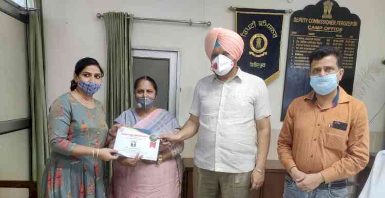 20 best government teachers honoured for their exemplary role