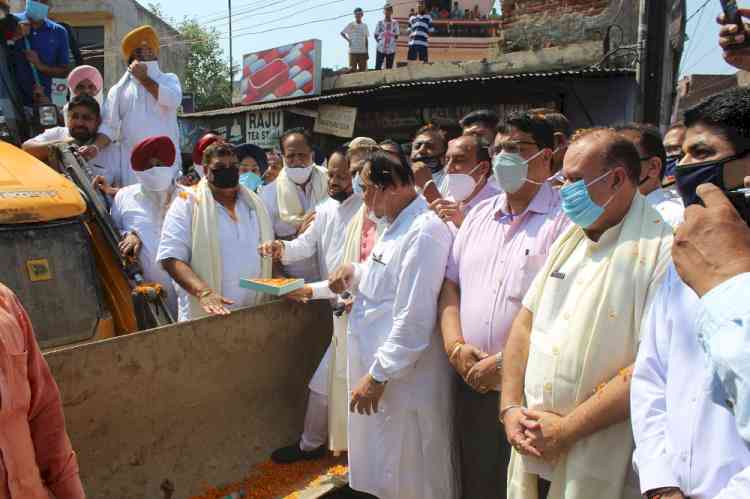 Surinder Dawar lays foundation stone of project worth Rs 17.85 crores to cover Ganda Nullah