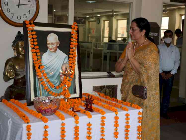 KMV pays tribute to Mahatma Gandhi on occasion of Gandhi Jayanti