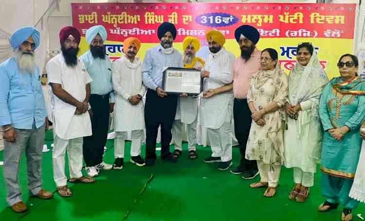 Kular awarded with Corona Warrior Award at blood donation camp