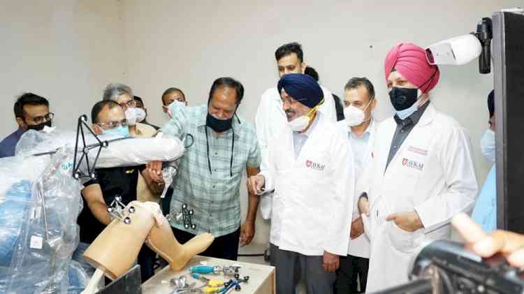 Mayor inaugurates robotic knee replacement workshop at Advanced Orthopaedic Institute, Aykai Hospital