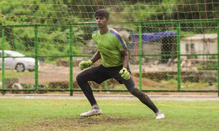 Hyderabad FC extend contracts of Manas Dubey and Mark Zothanpuia