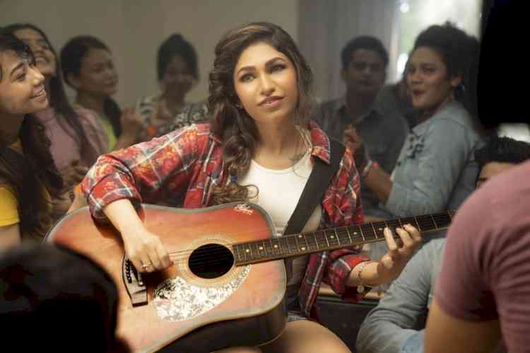 Tulsi Kumar learns to play guitar for her rock ballad ‘Tanhaai’