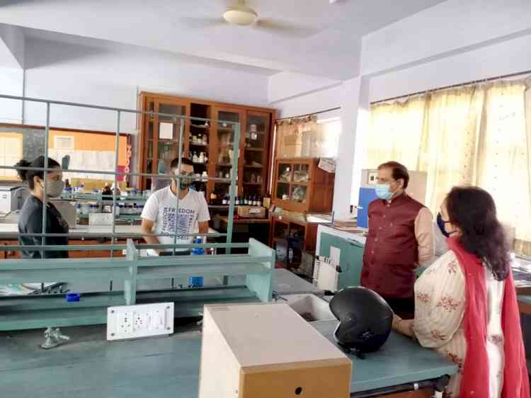 PU VC visits labs