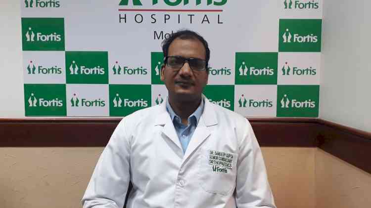 Doctors at Fortis Mohali treats 18-year-old with Juvenile Arthritis; starts effortless walking again