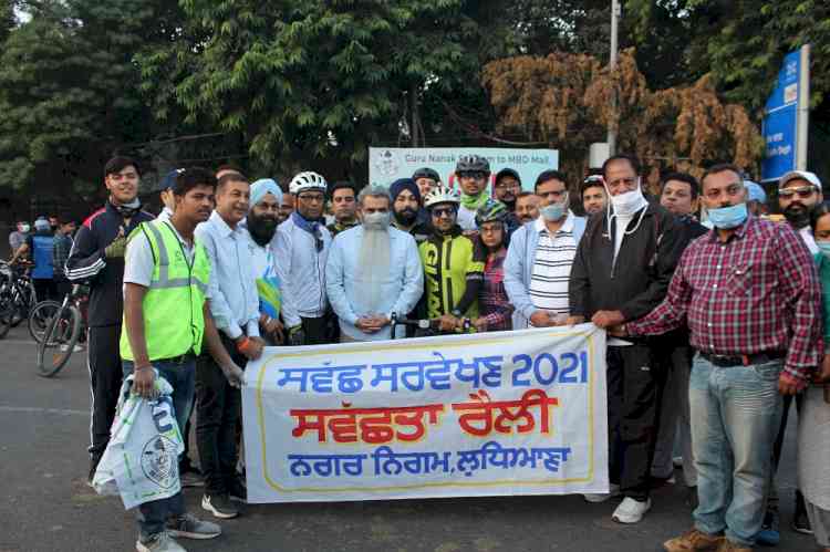 Cabinet Minister Bharat Bhushan Ashu flags off ‘cycle for change’ rally in Ludhiana  