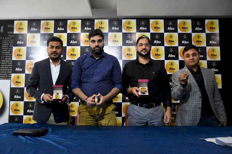 Young Kashmiri entrepreneur duo unveils startup to produce branded saffron